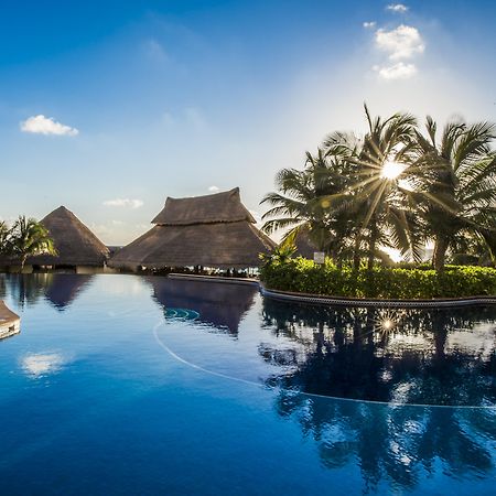 Fiesta Americana Condesa Cancun Luaran gambar The resort's main pool