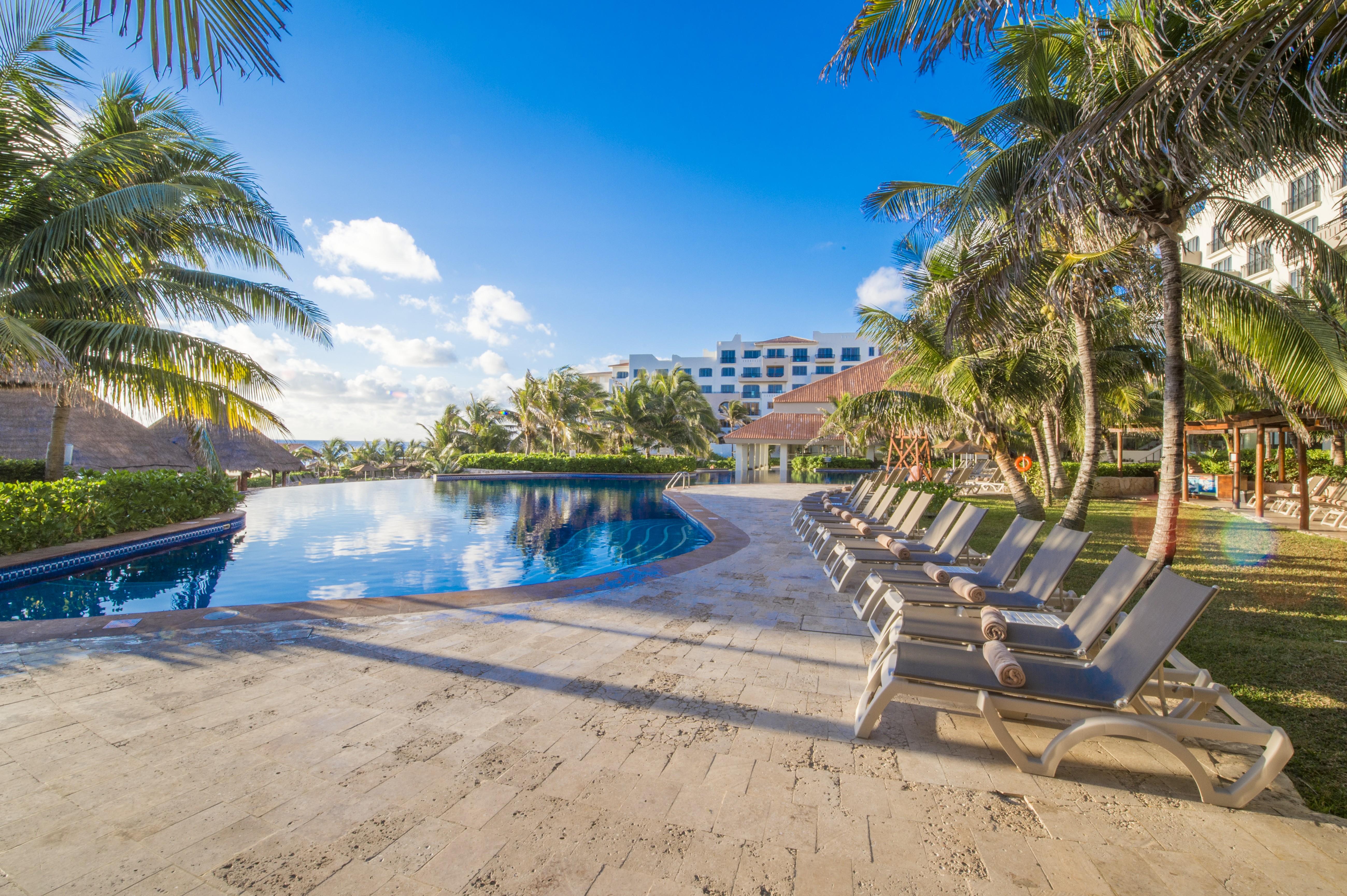 Fiesta Americana Condesa Cancun Luaran gambar Pool at the Grand Palladium Hotel