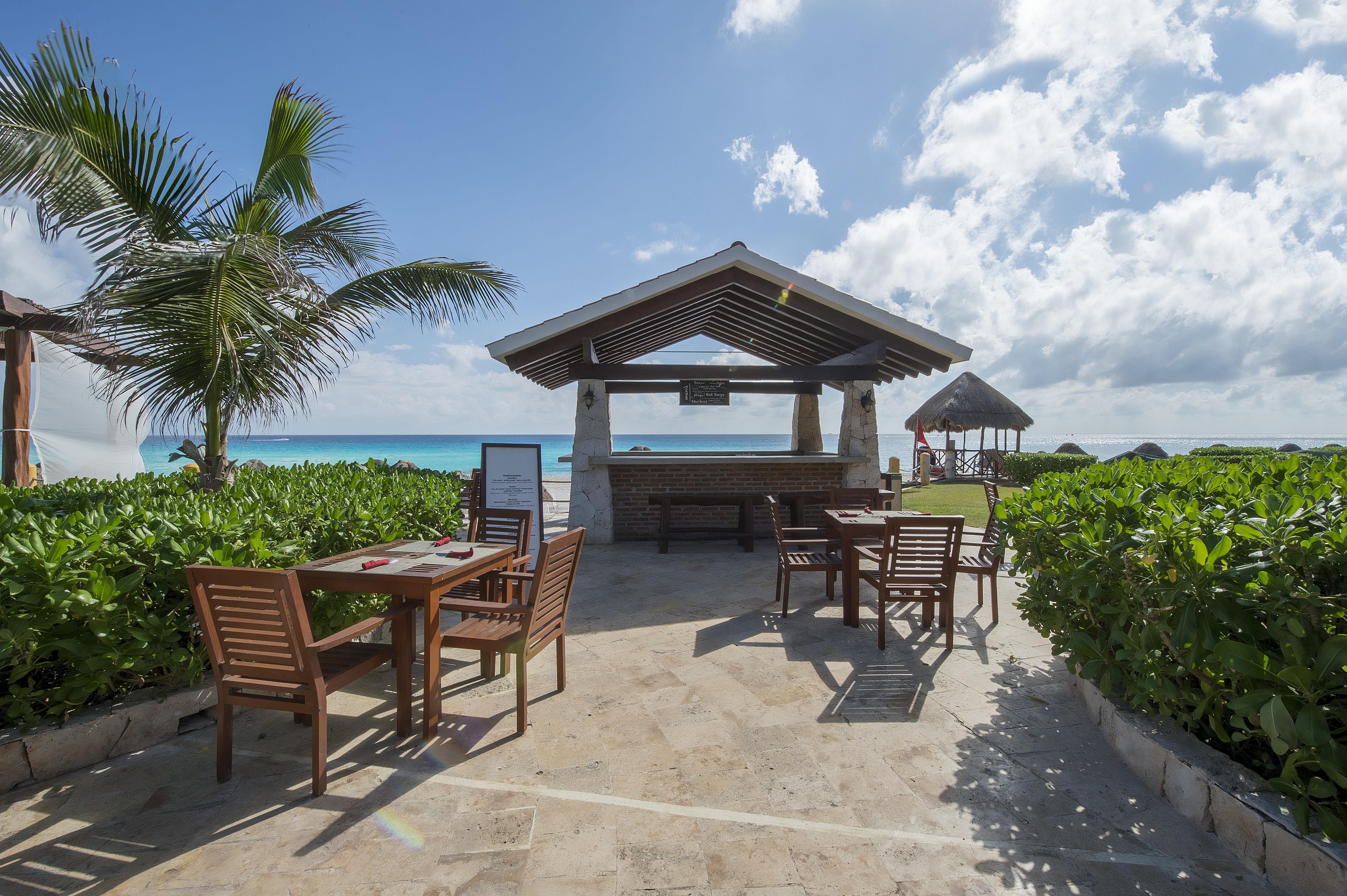 Fiesta Americana Condesa Cancun Luaran gambar Beach bar at the Grand Palladium Hotel, Playa del Carmen, Mexico