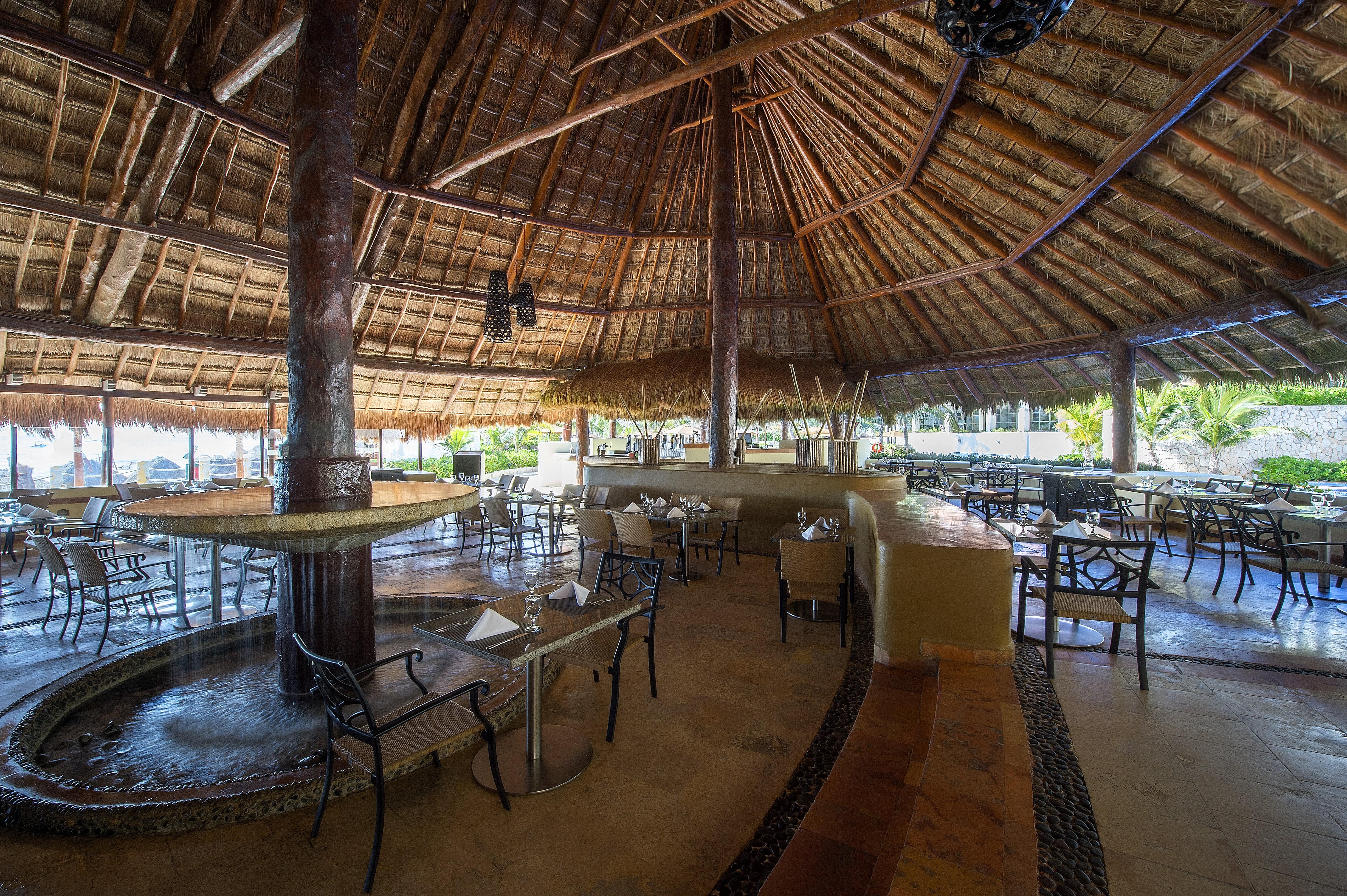 Fiesta Americana Condesa Cancun Luaran gambar The interior of the restaurant