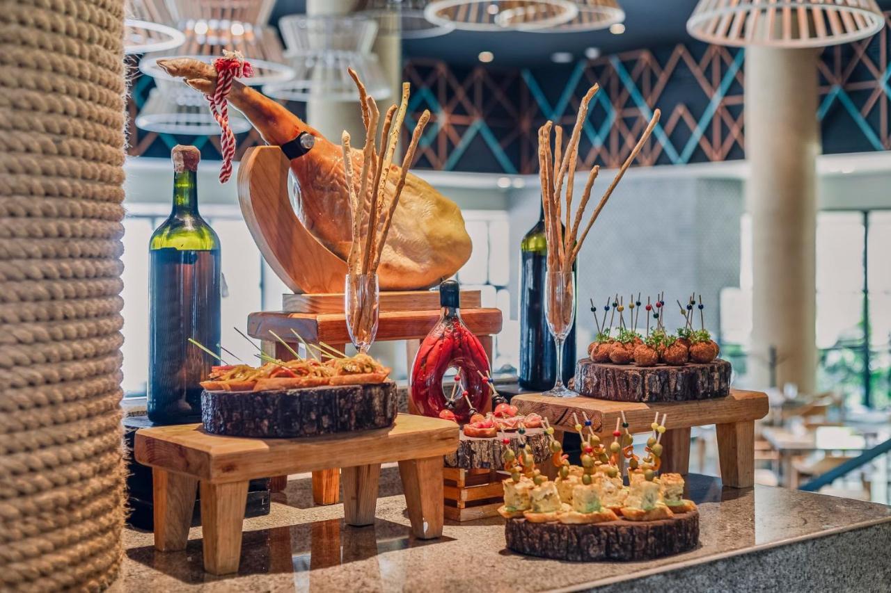 Fiesta Americana Condesa Cancun Luaran gambar A selection of tapas