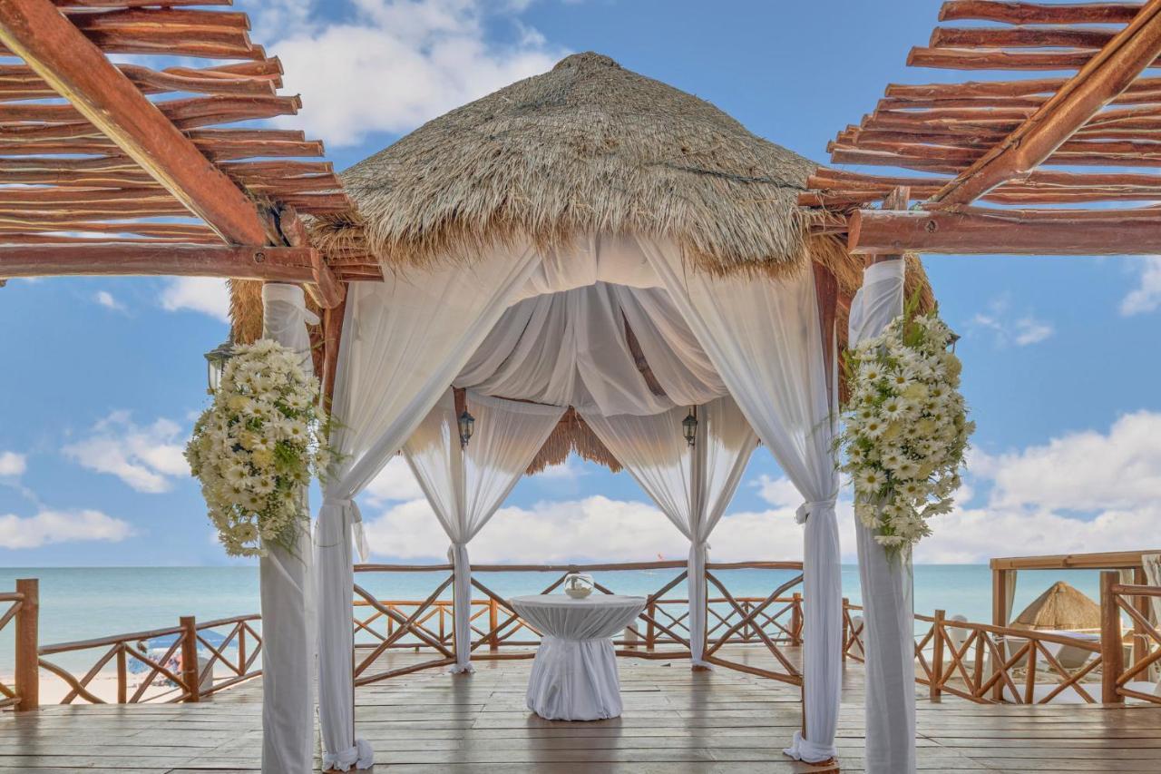 Fiesta Americana Condesa Cancun Luaran gambar A gazebo at the beach