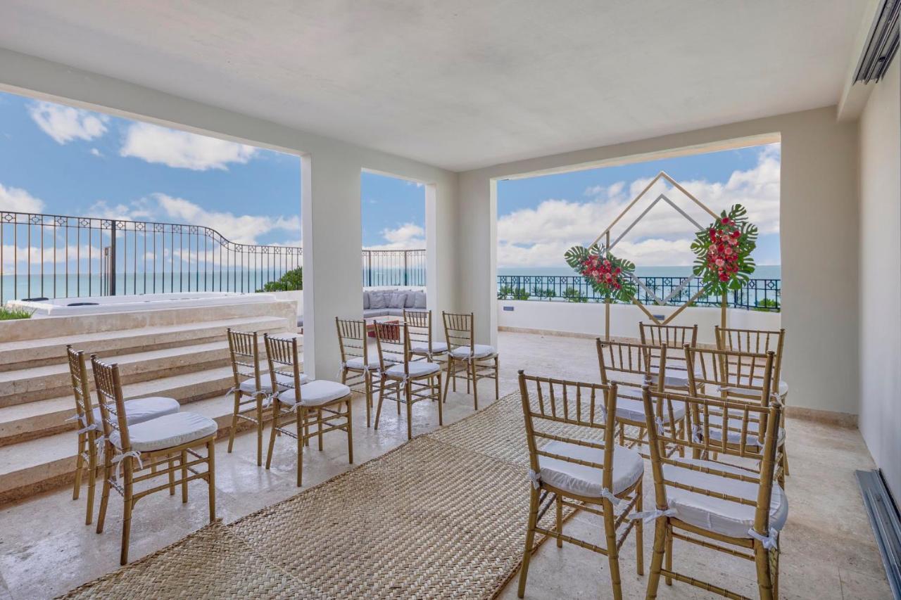 Fiesta Americana Condesa Cancun Luaran gambar The resort's wedding chapel