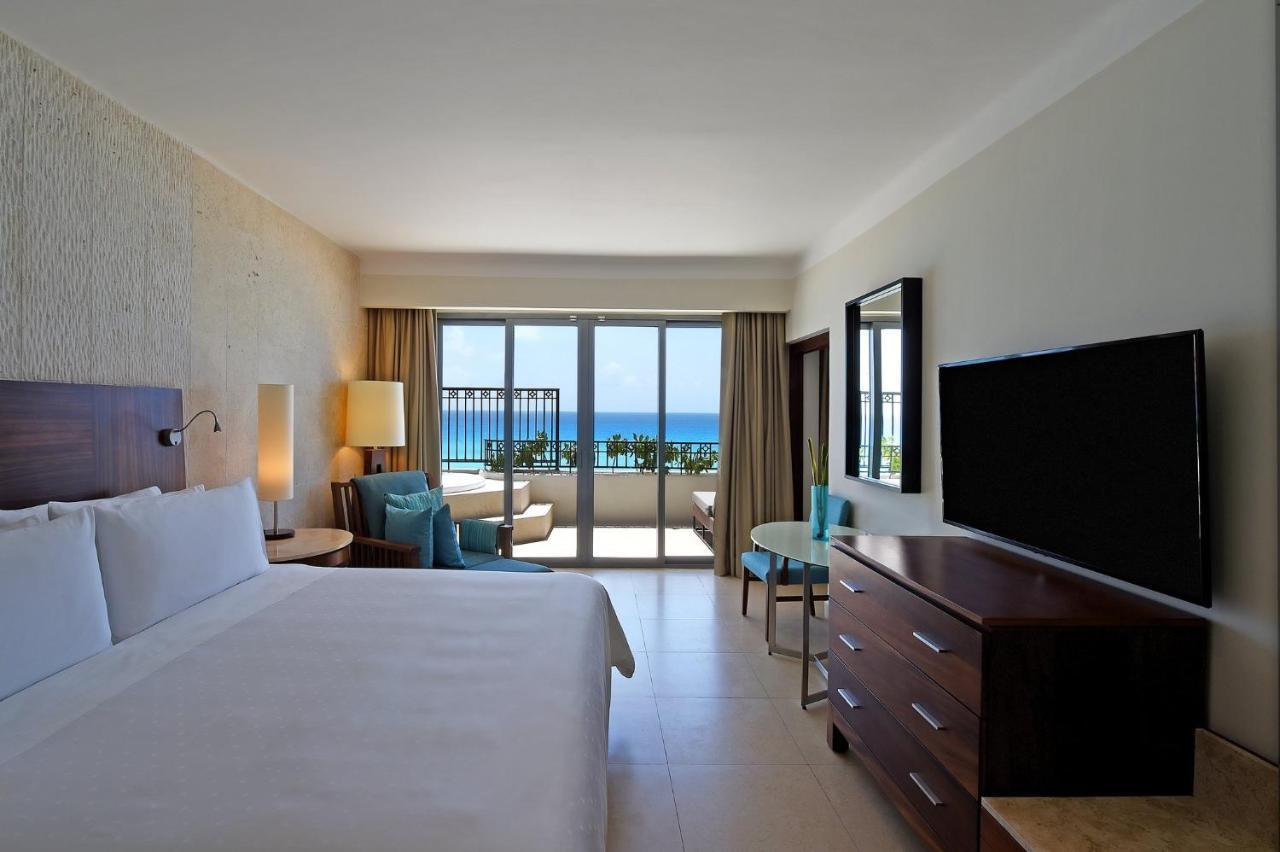 Fiesta Americana Condesa Cancun Luaran gambar A guest room at the Hilton Cancun Resort