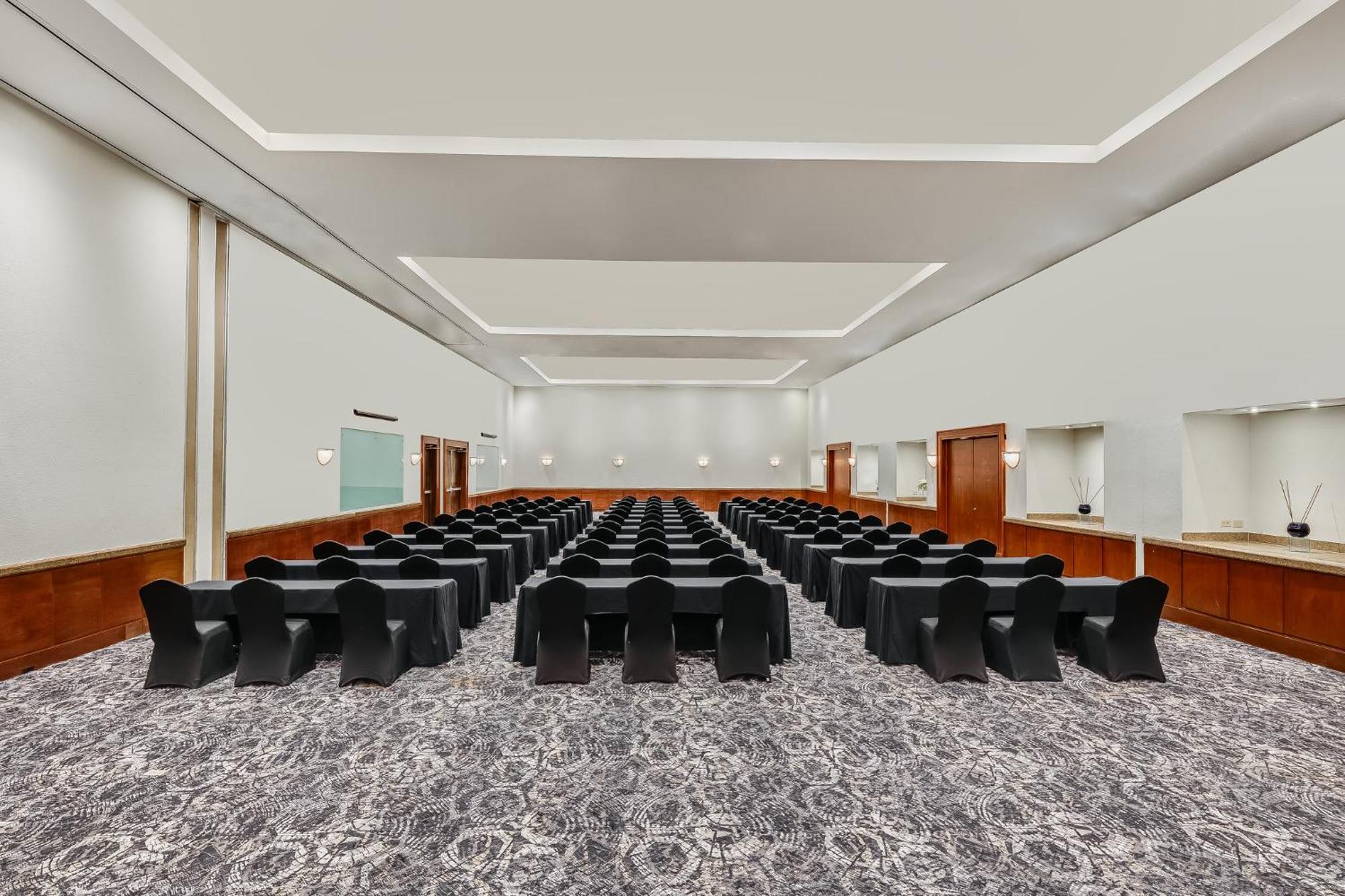 Fiesta Americana Condesa Cancun Luaran gambar The meeting room of the Federal Council